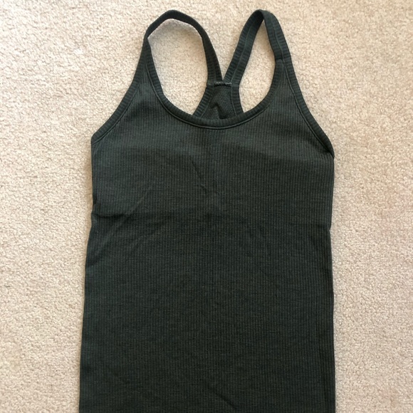 Lululemon ribbed tank top w built in bra